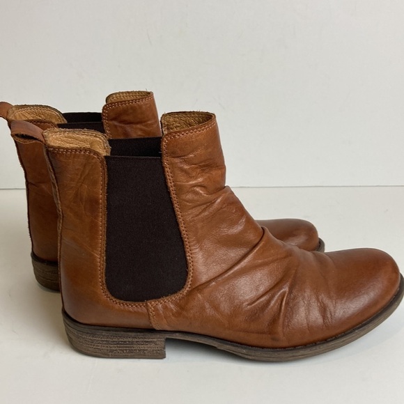 Miz Mooz Lissie Cognac Genuine Leather Chelsea Boots Size 8 Slip-on Everyday - Picture 2 of 16